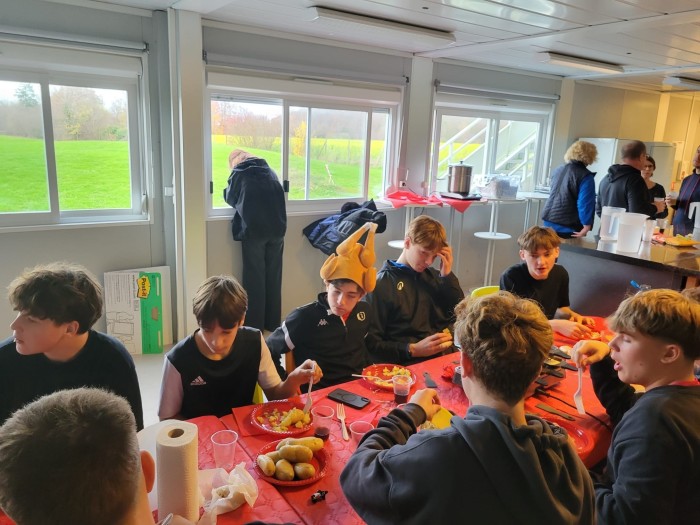 Repas_noel_des_cadets_7322f98e-c0ae-4036-bf6e-8529c45d1fe5