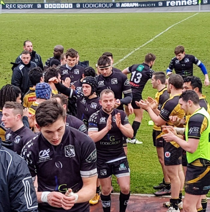 Rec-LeRheu - Joie_des_joueurs à la sortie du terrain 